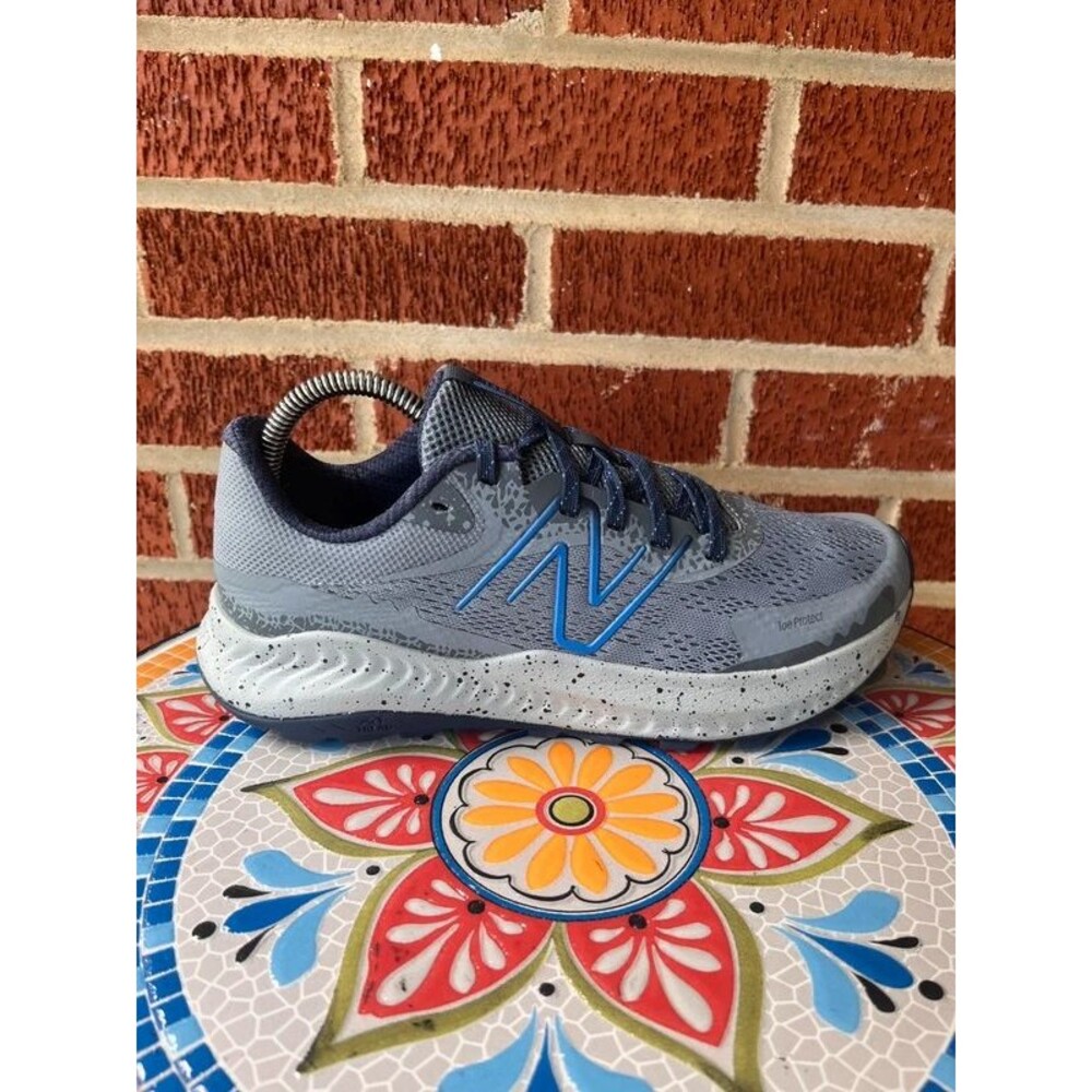 New Balance DynaSoft Nitrel v5 Womens 9.5 Wide Gray Trail Running Sneakers